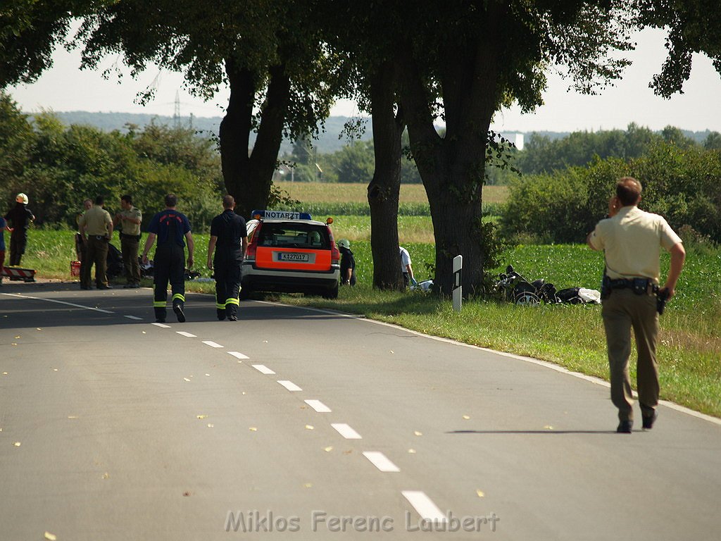 Schwerer VU 1 Toter Koeln Porz Wahn Zuendorf Wahnerstr P129.JPG